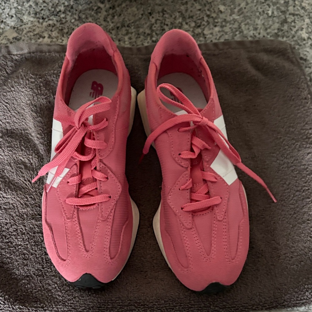 New Balance Women's 327
